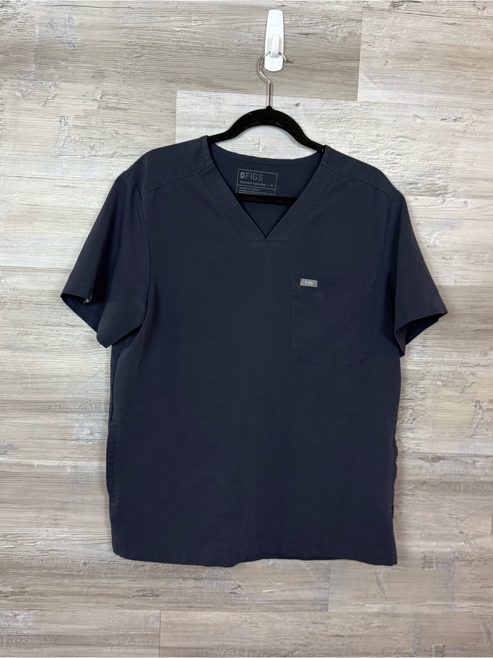 FIGS Navy Blue Chisec Three-Pocket Scrub Top - Men’s Size Medium - Picture 6 of 6